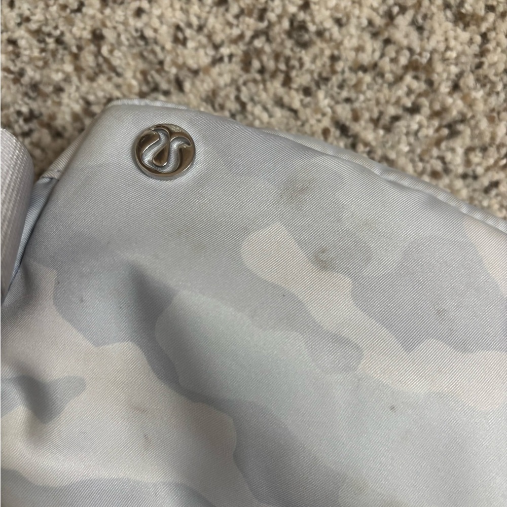 Lululemon Gray Camo Belt Bag - Picture 4 of 4